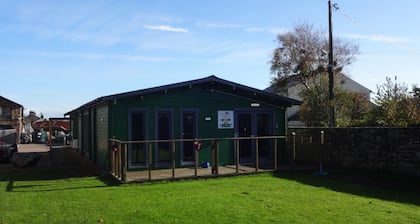 Shepherds hut with hot tub and onsite bistro and gym close to Hadrian's Wall and beach.