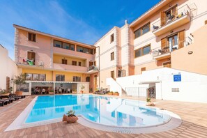 Standard-Studio (Cristal Blu Mono 3 With Shared Pool) | Pool | Außenpool