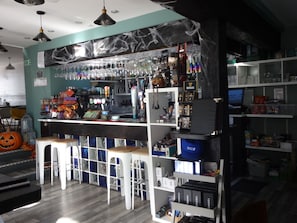 Bar (on property) - Double bedroom with breakfast included at onsite Bistro close to Hadrian's Wall (Bowness-on-Solway)