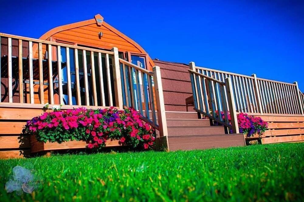 Castle Brae Pod with hot tub, Hayton, Near Hadrian's Wall and Talkin Tarn