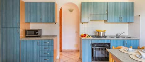 Standard Apartment, Multiple Bedrooms, 2 Bathrooms (Le Dimore di Budoni Trilo) | Private kitchen | Fridge, microwave, stovetop, cookware/dishes/utensils