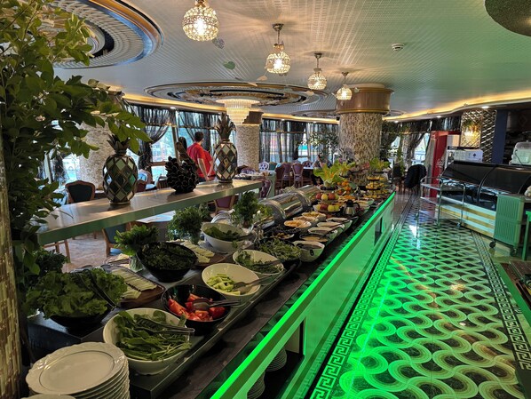 Daily buffet breakfast for a fee - Can Adalya Palace Hotel (Antalya)