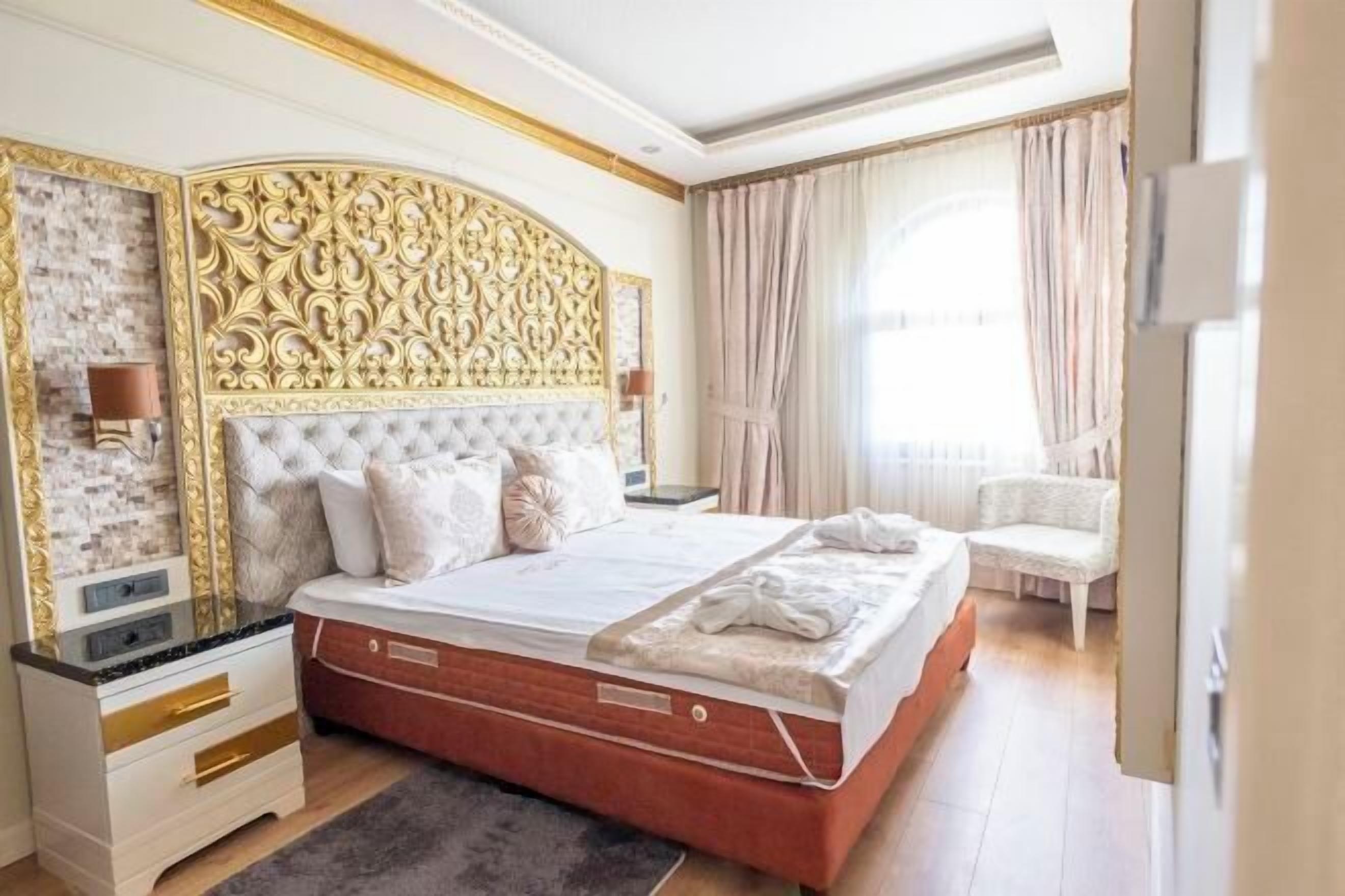 Premium bedding, minibar, in-room safe, soundproofing