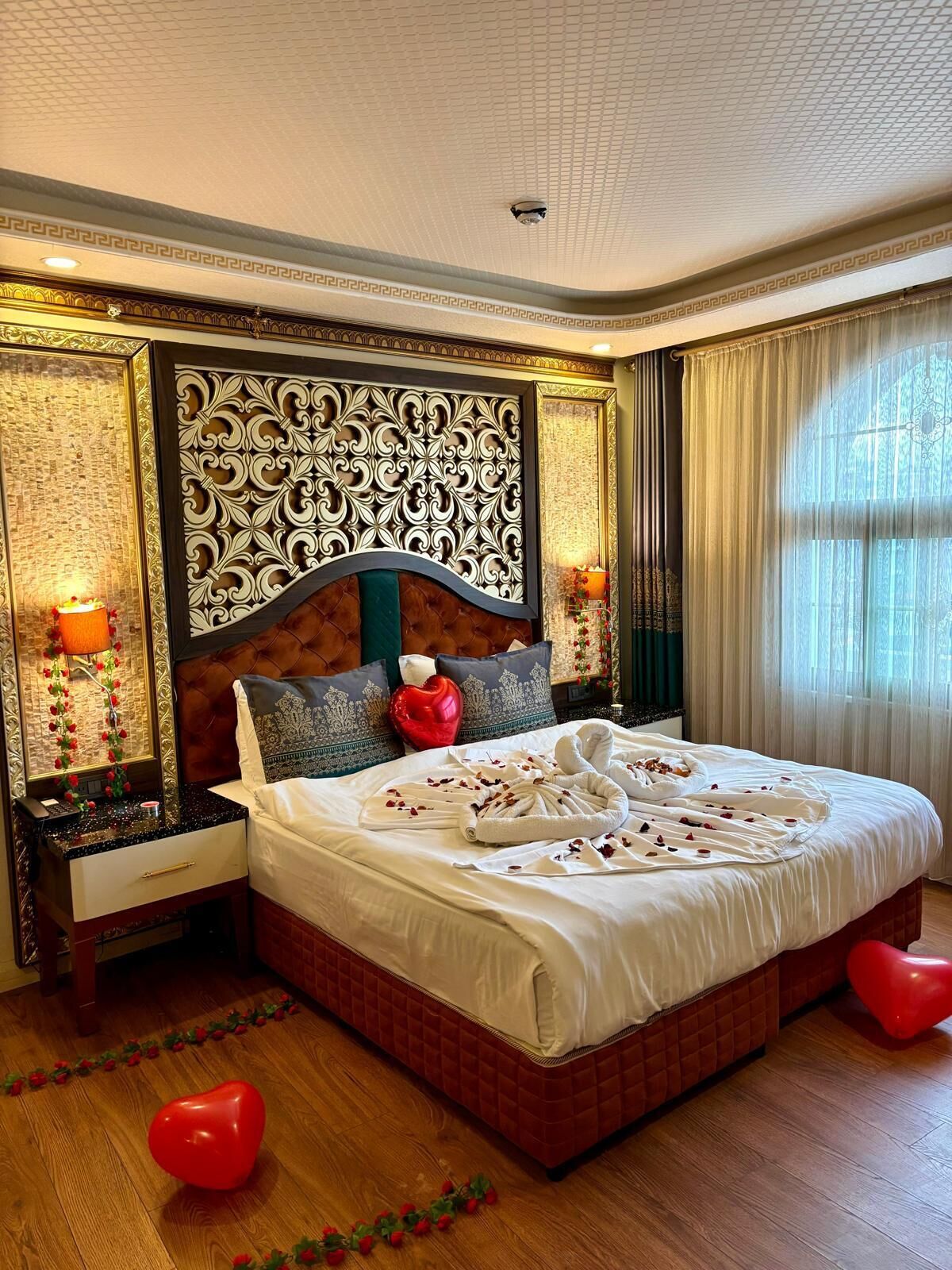 Deluxe Tek Buyuk Yatakli Jakuzili | Literie de qualité supérieure, minibar, coffres-forts dans les chambres