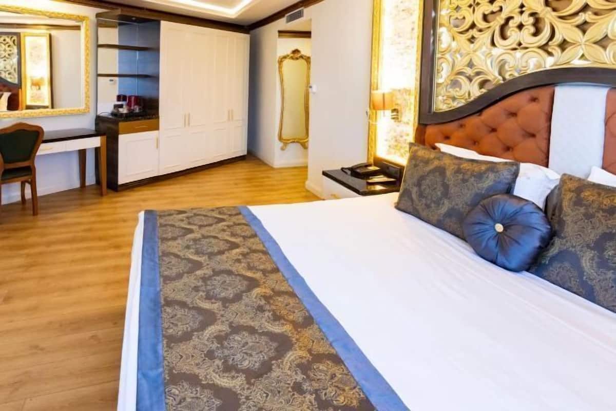 Bộ đồ giường cao cấp, minibar, két bảo mật tại phòng