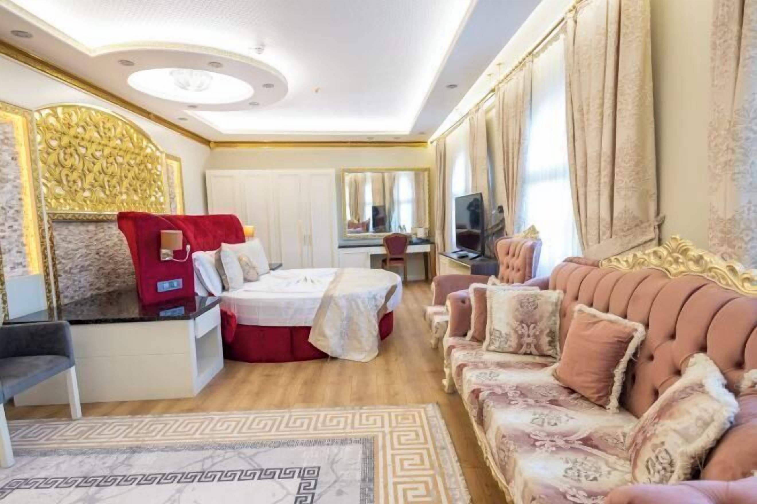 Premium bedding, minibar, in-room safe, soundproofing