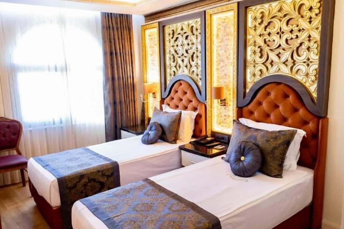 Bộ đồ giường cao cấp, minibar, két bảo mật tại phòng