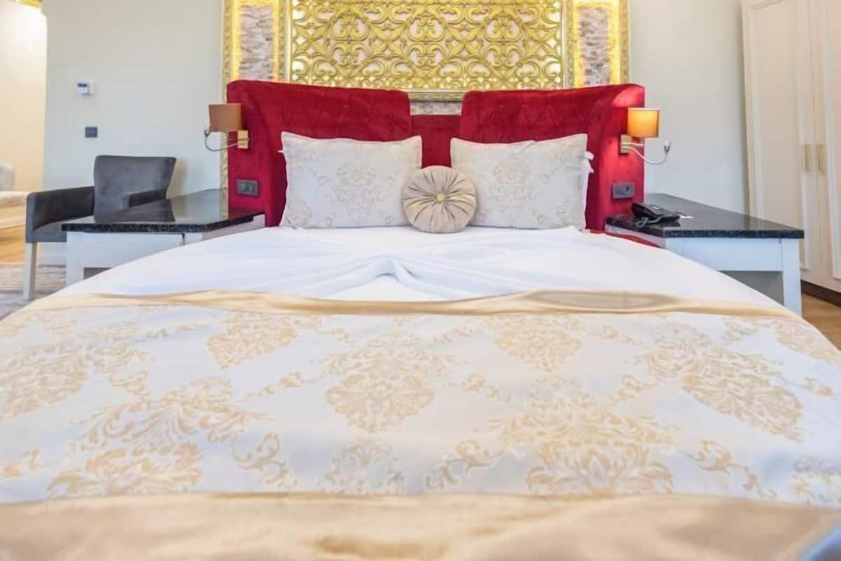 1 bedroom, premium bedding, minibar, in-room safe