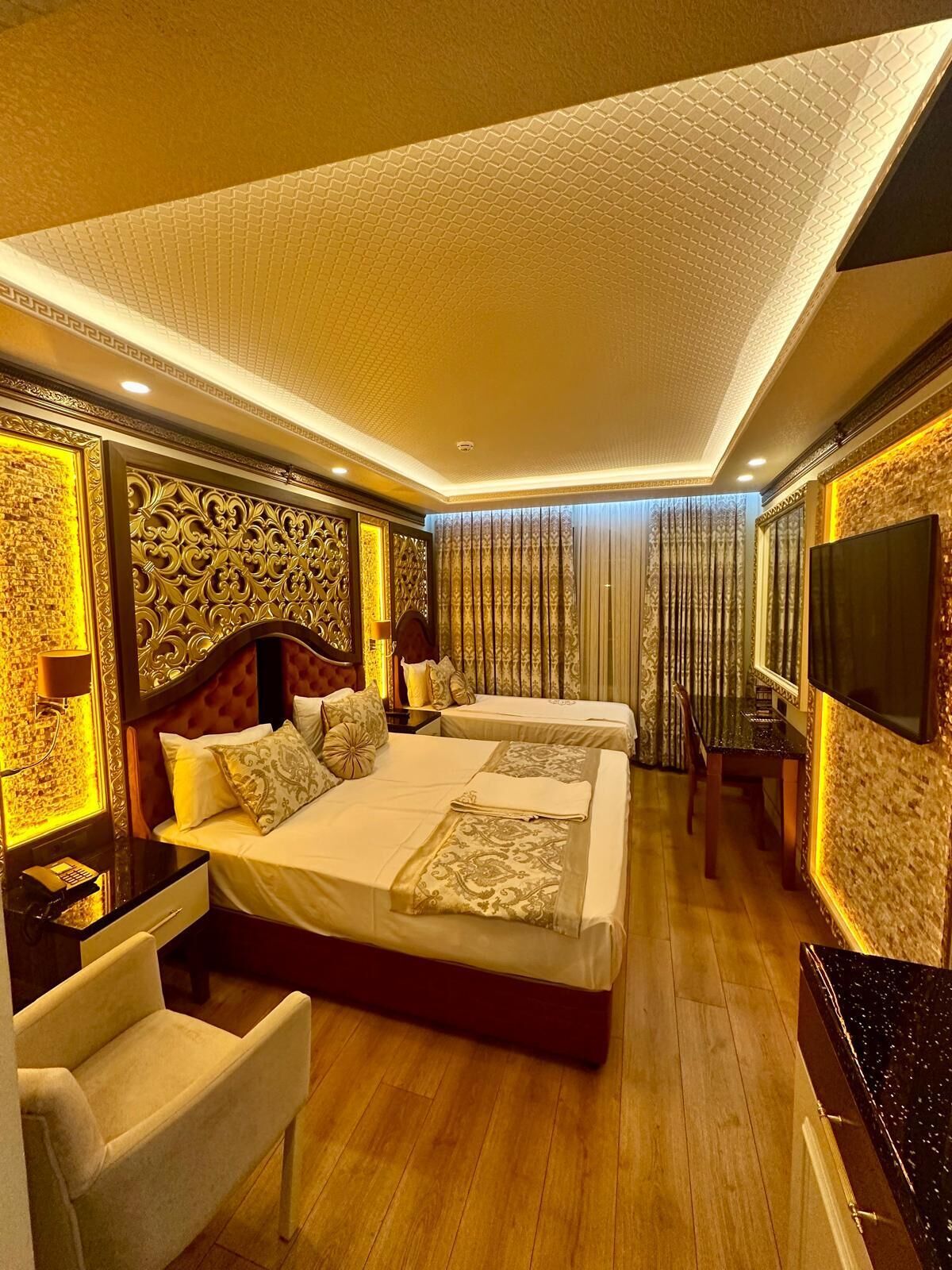 Deluxe Triple Oda Jakuzili | Luxe beddengoed, een minibar, een kluis op de kamer, geluiddichte muren