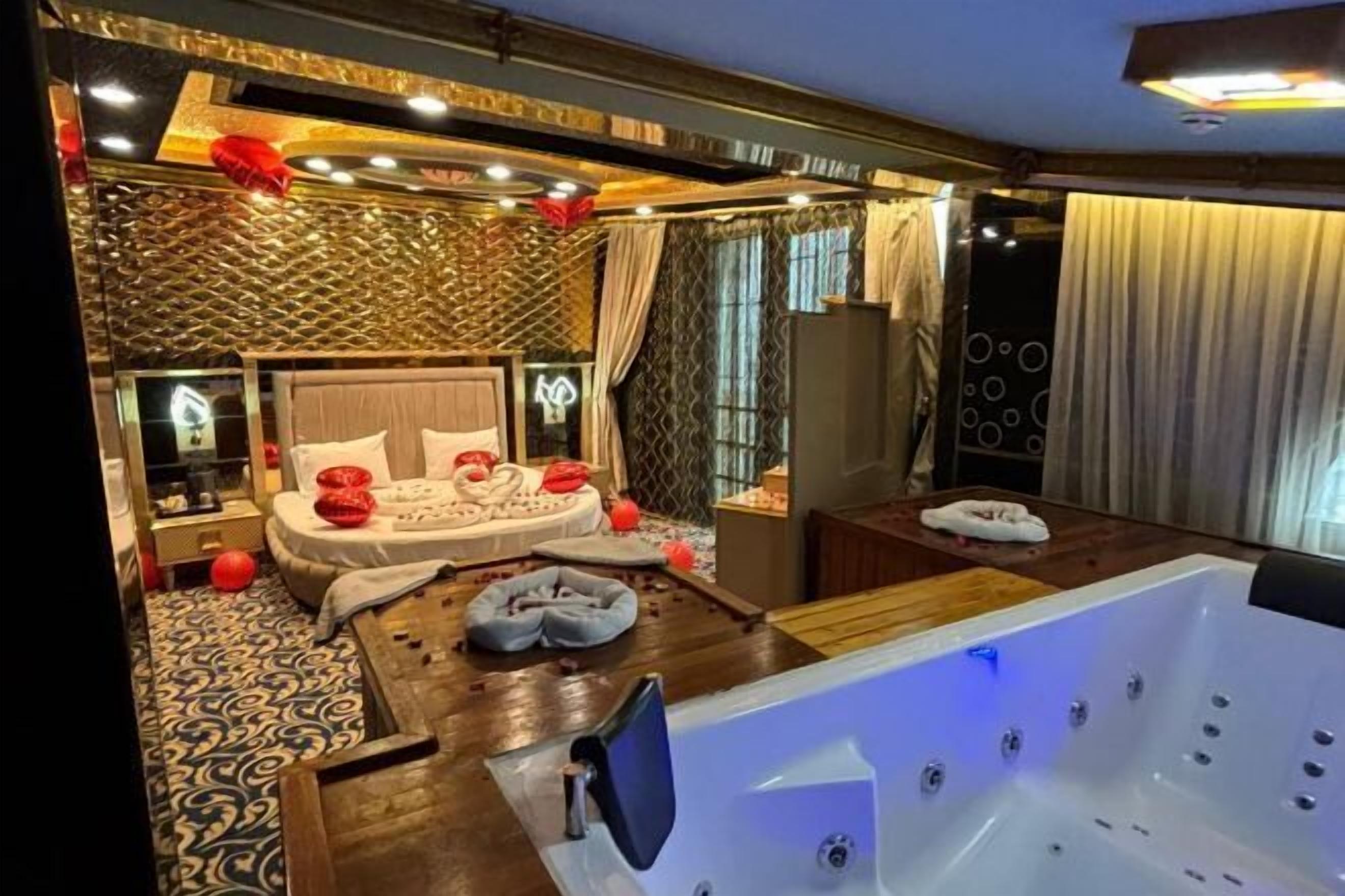 Premium bedding, minibar, in-room safe, soundproofing