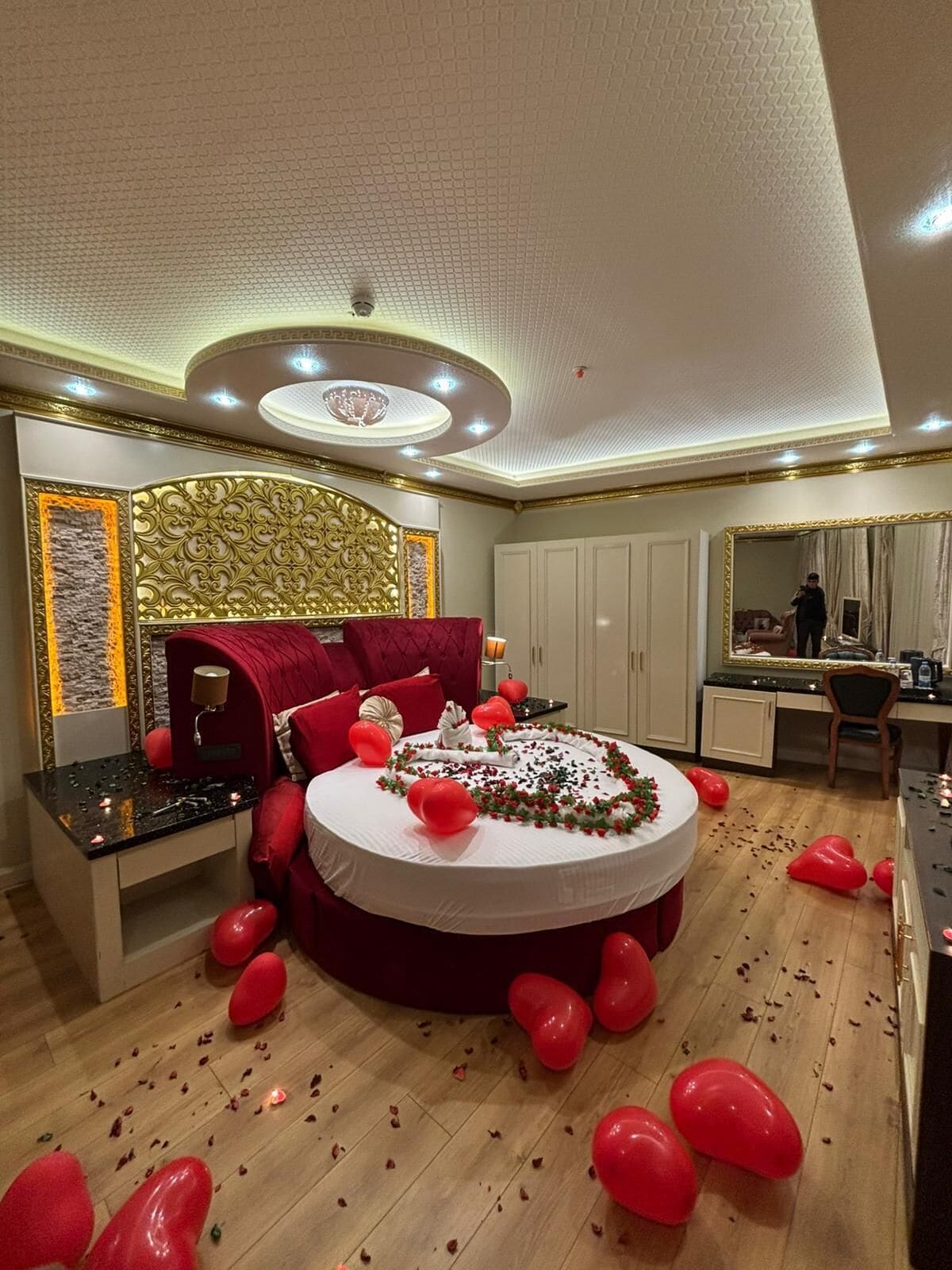 Queen Suite Jakuzili | Literie de qualité supérieure, minibar, coffres-forts dans les chambres