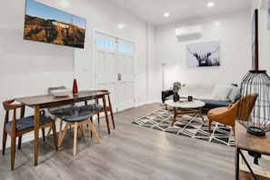 TV - 3 mi Downtown LA or Stadium. Parking + W/D (Los Angeles)