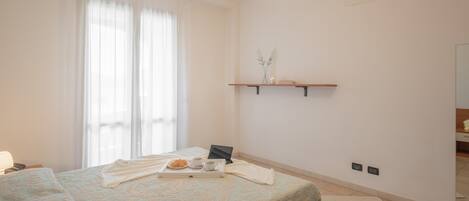 Standard-Apartment, Mehrere Schlafzimmer (Le Fontane Bilo 4P 4 Km From The) | 1 Schlafzimmer, WLAN, Bettwäsche