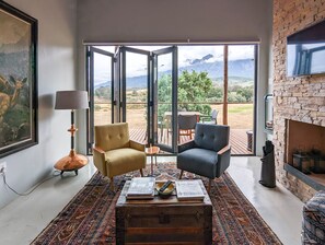 Classic Cabin | Living area