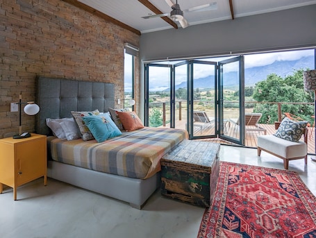 Classic Cabin | Premium bedding, memory foam beds, free WiFi, bed sheets