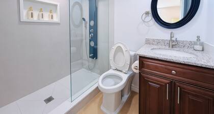 Cozy Rooms in Bright Walkout Suite - Newly Renovated 2026