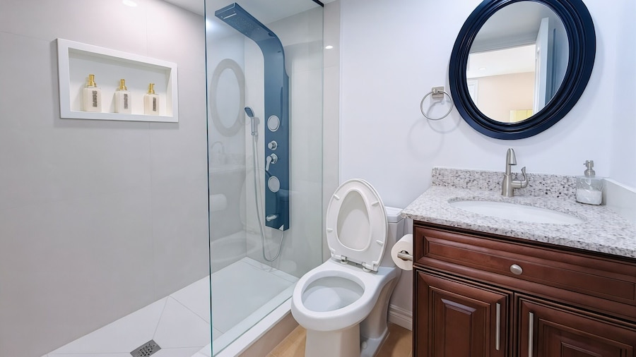 Cozy Rooms in Bright Walkout Suite - Newly Renovated 2026