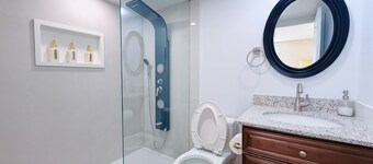 Cozy Rooms in Bright Walkout Suite - Newly Renovated 2026