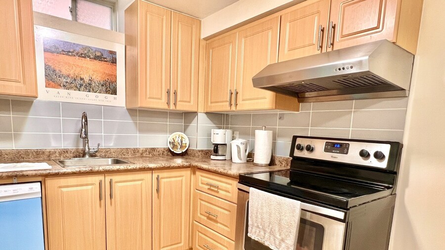 Cozy Home in Richmond Hill with Free Parking