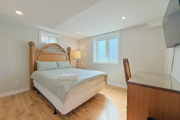 Premium Double Room, 1 Queen Bed, Private Bathroom | Egyptian cotton sheets, premium bedding, desk, laptop workspace