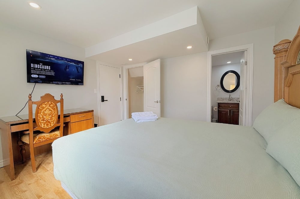 Cozy Rooms in Bright Walkout Suite - Newly Renovated 2026