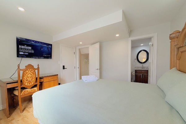 Deluxe tweepersoonskamer, privébadkamer, uitzicht op tuin | Lakens van Egyptisch katoen, luxe beddengoed, een bureau