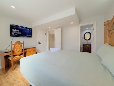 Cozy Rooms in Bright Walkout Suite - Newly Renovated 2026