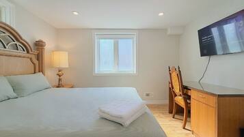 Deluxe Double Room, Private Bathroom, Garden View