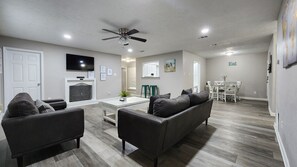 Smart TV, fireplace