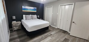 3 bedrooms, desk, free WiFi, bed sheets - Sky blue on Eden (Longview)