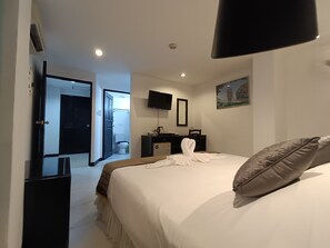 Standard Double Room | Free minibar items, iron/ironing board, free WiFi, bed sheets - NOBLE HOUSE PATONG (Patong)