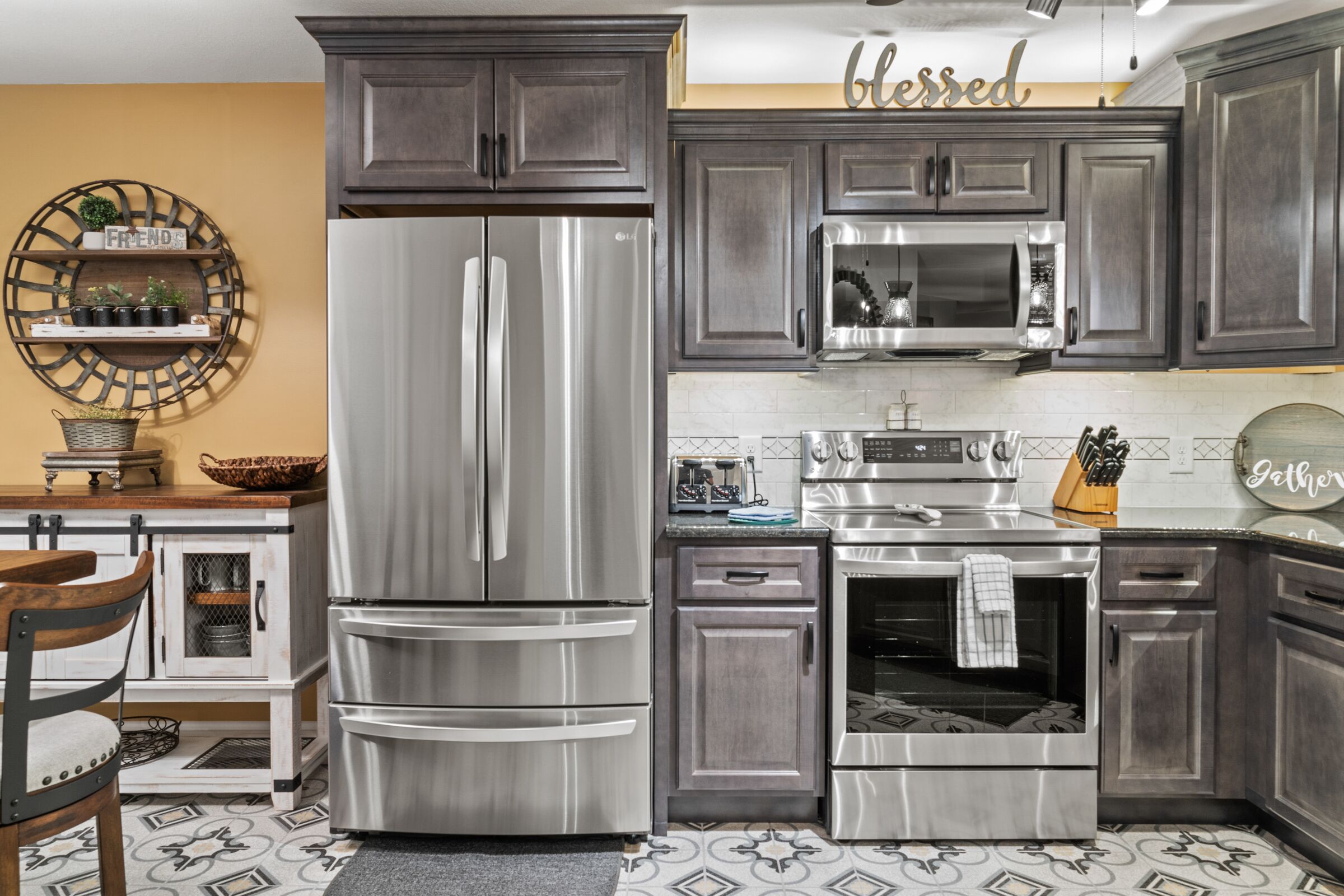 Fridge, microwave, oven, stovetop