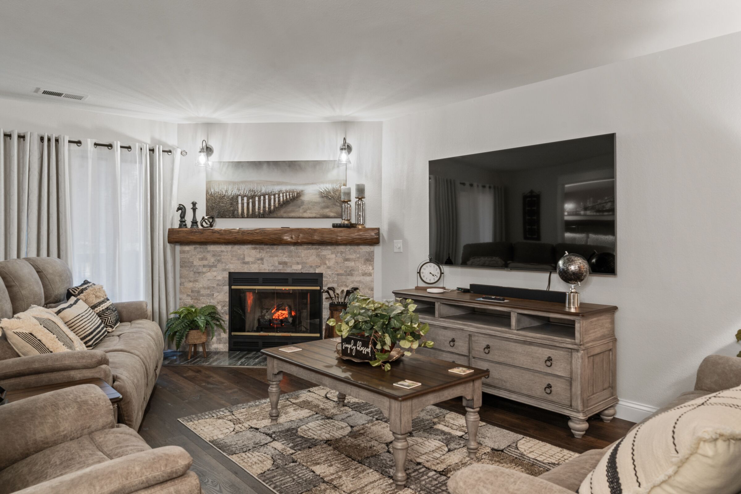 Beautiful, Updated Golf Condo near Shows and Attractions