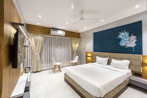 Executive Room | Free WiFi - Hotel Opulence (Chhatrapati Sambhajinagar)