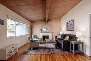 TV - Simple Pleasures - Pacific Grove House - America's "Last Hometown" (Pacific Grove)