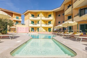 Outdoor pool, a heated pool