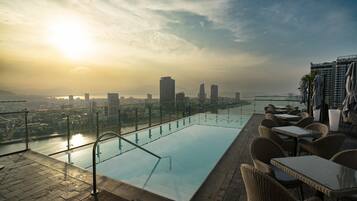 Outdoor pool, sun loungers