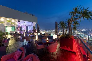 Rooftop bar, pool views, open daily - Wink Danang Riverside, Unscripted by Hyatt - 24 Hours stay (Da Nang)