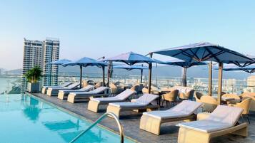 Outdoor pool, pool loungers