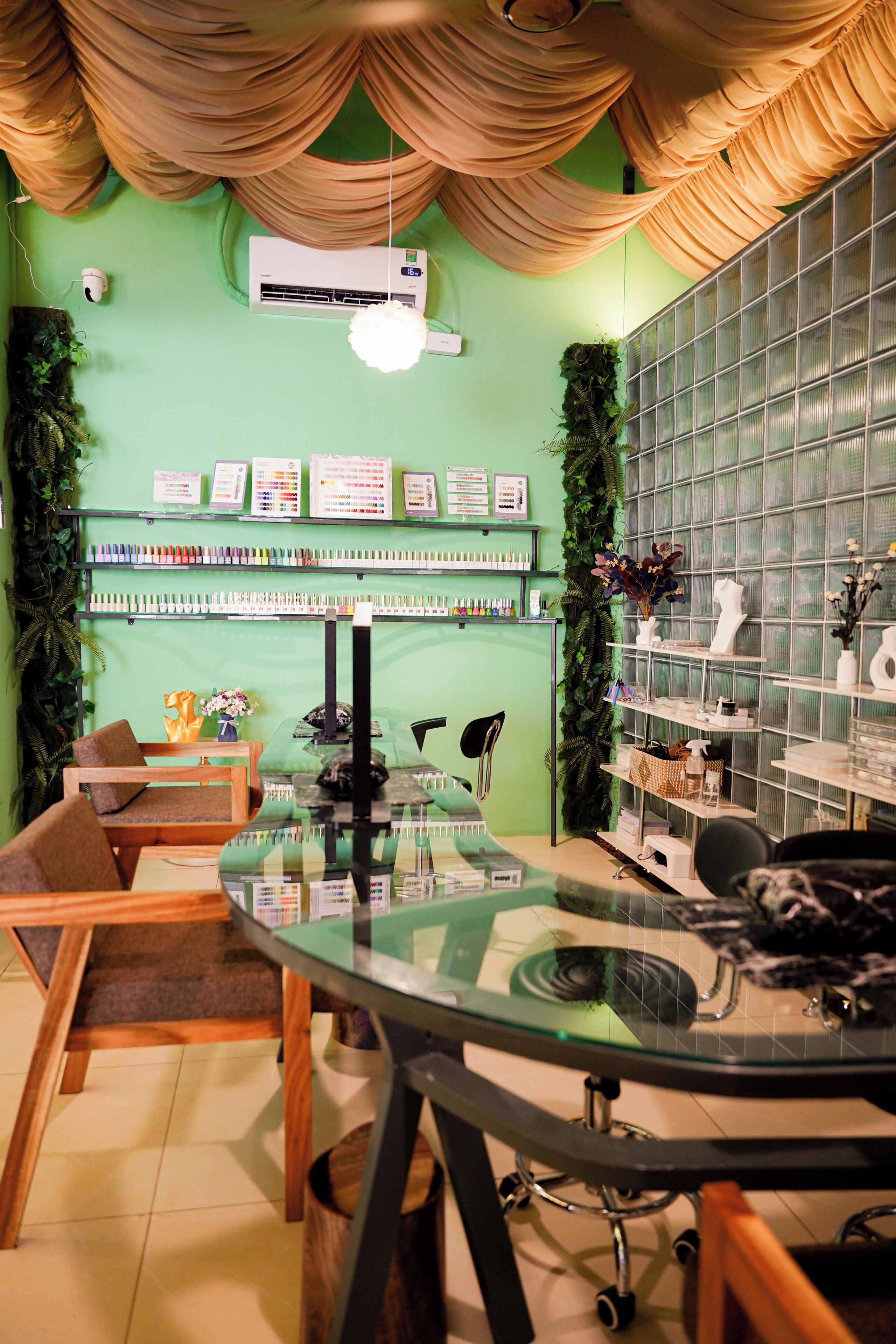 Trị liệu toàn thân, liệu pháp hương thơm, massage đá nóng 