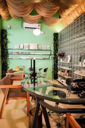 Body treatments, aromatherapy, hot stone massages, deep-tissue massages