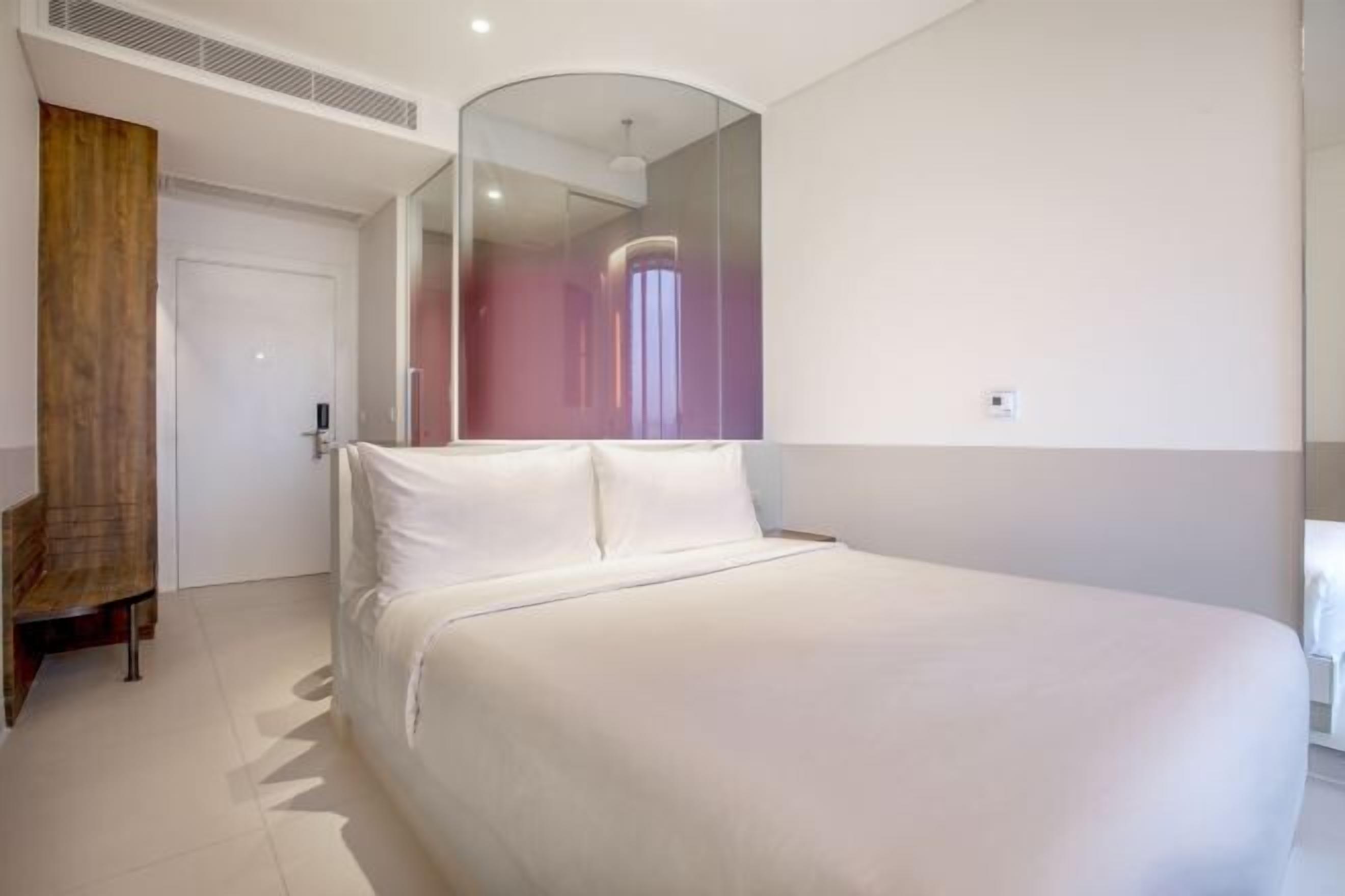 Roupas de cama premium, camas Select Comfort, cofres nos quartos