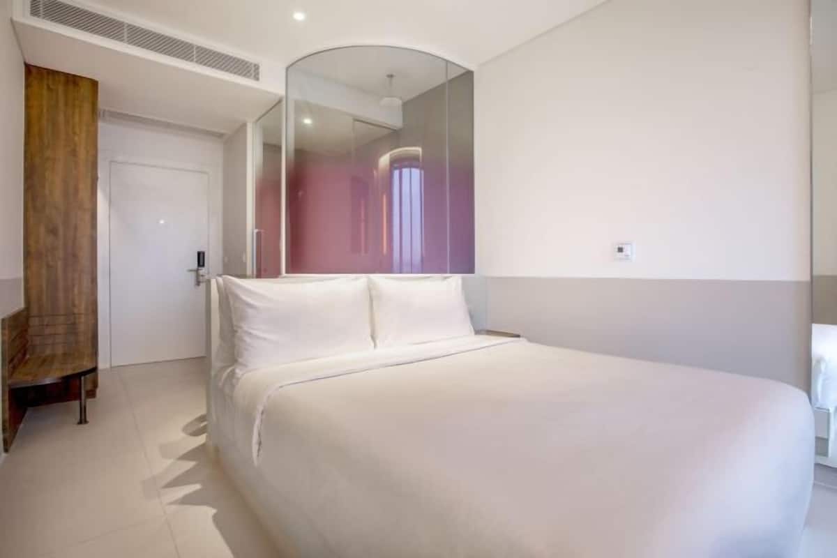 Roupas de cama premium, camas Select Comfort, cofres nos quartos