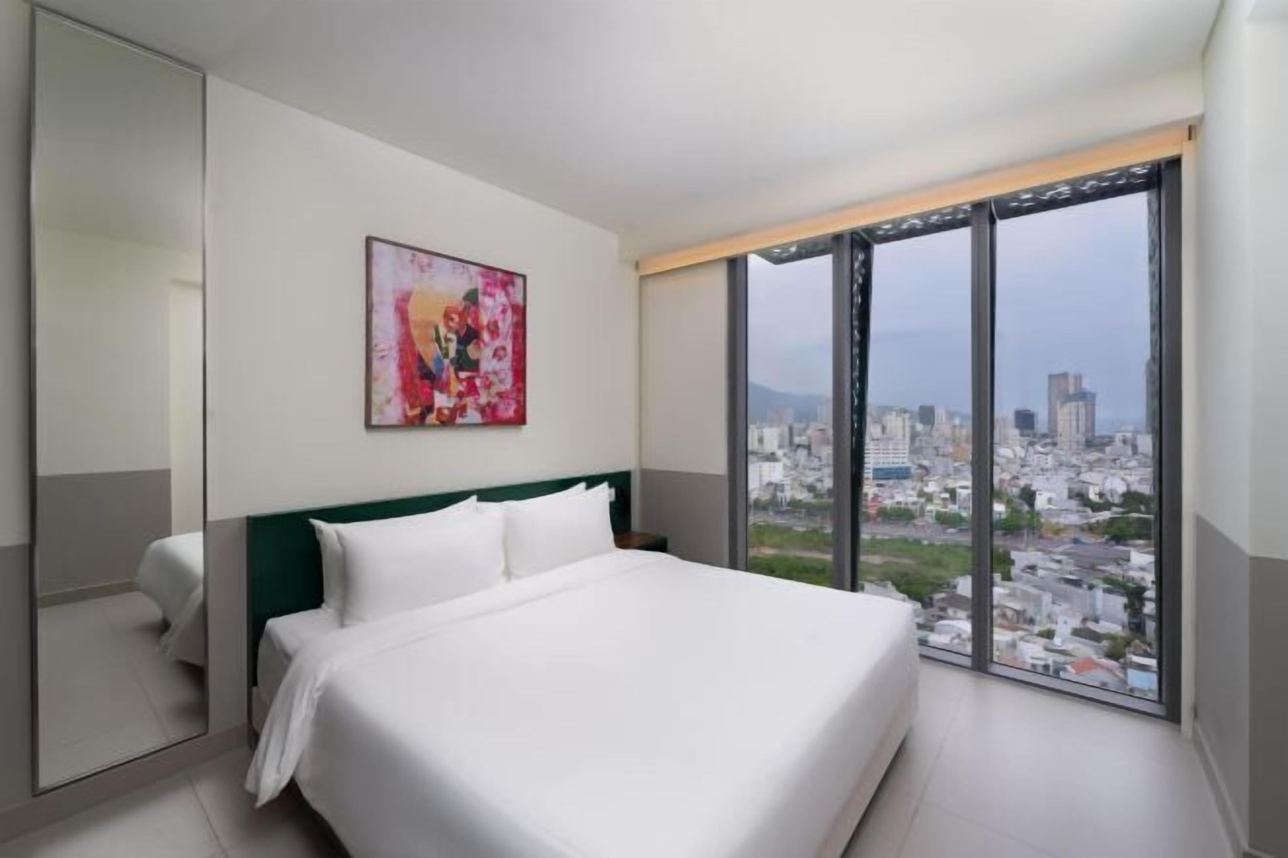 Roupas de cama premium, camas Select Comfort, cofres nos quartos