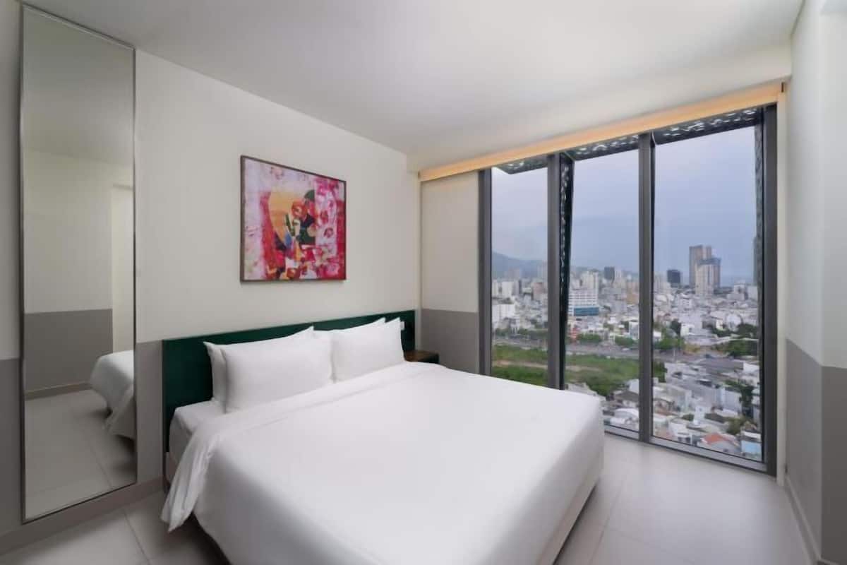 Roupas de cama premium, camas Select Comfort, cofres nos quartos