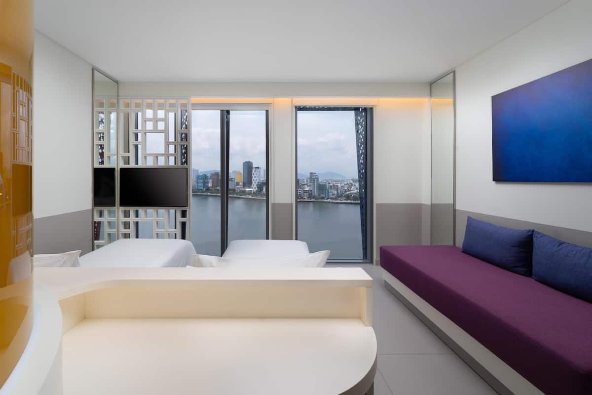 Deluxe Room, 2 Twin Beds, River View | Premium bedding, Select Comfort beds, in-room safe, desk