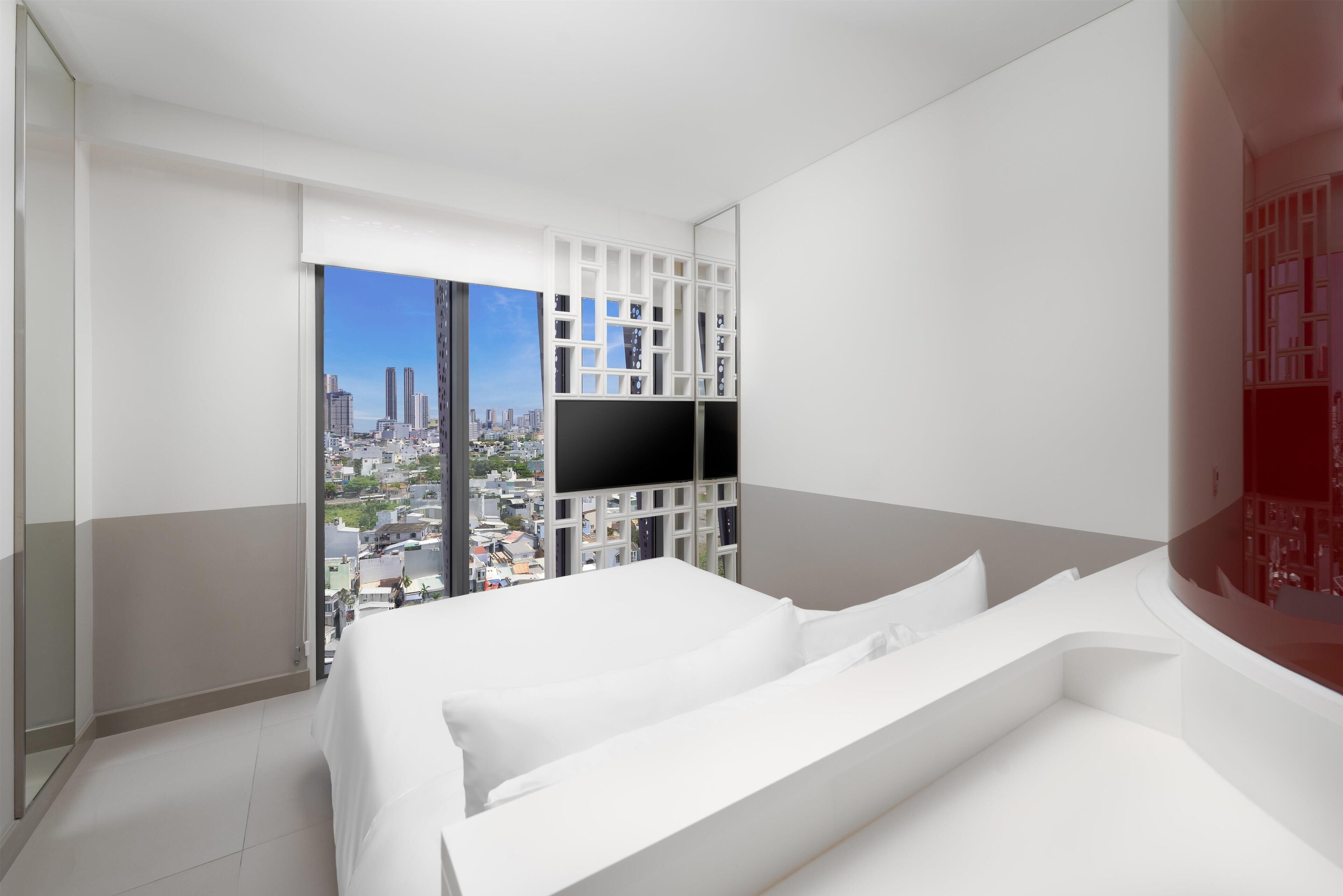 Room, 1 Queen Bed, City View