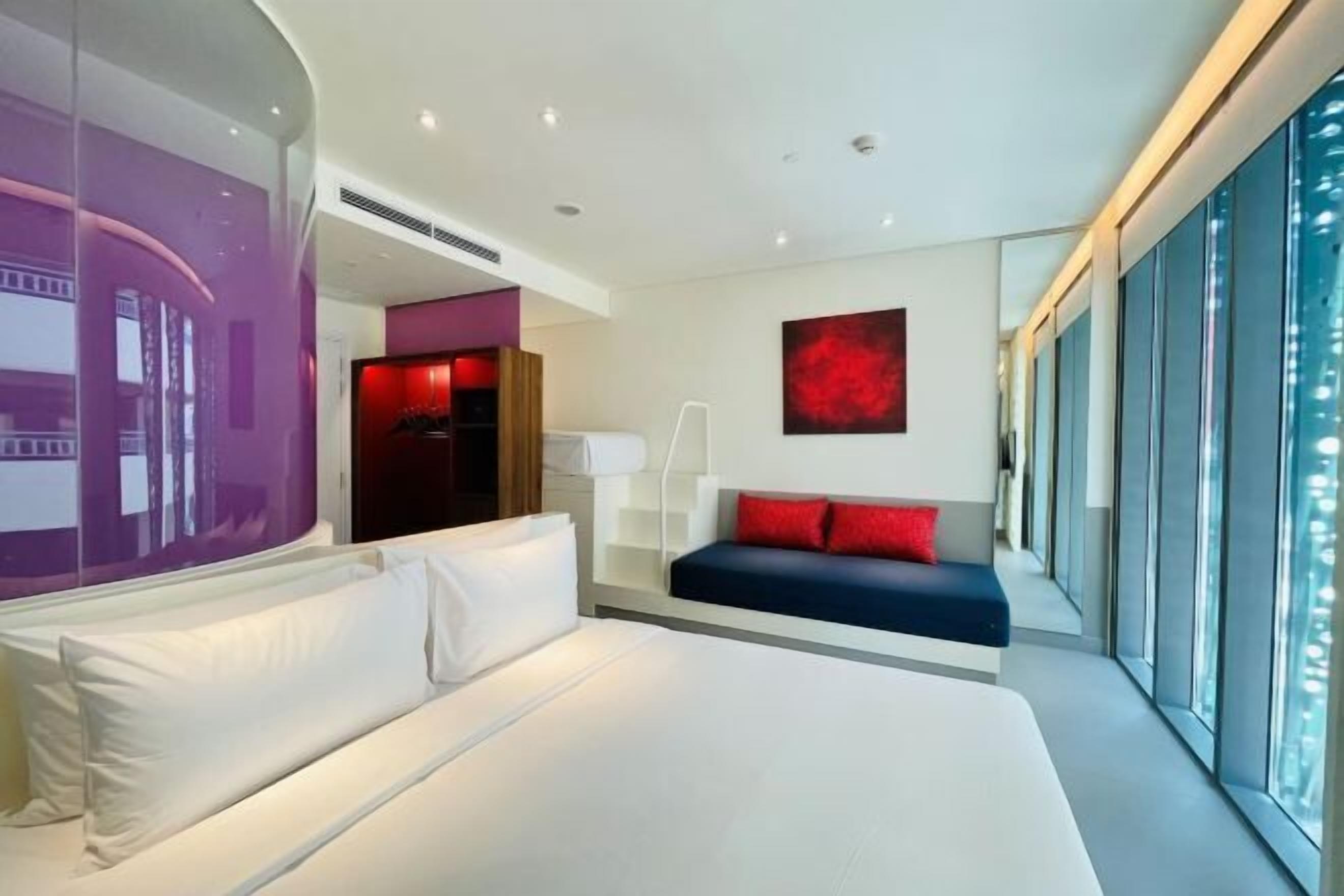 Roupas de cama premium, camas Select Comfort, cofres nos quartos