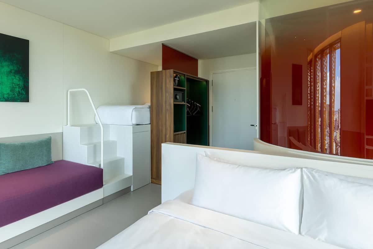 Premium bedding, Select Comfort beds, in-room safe