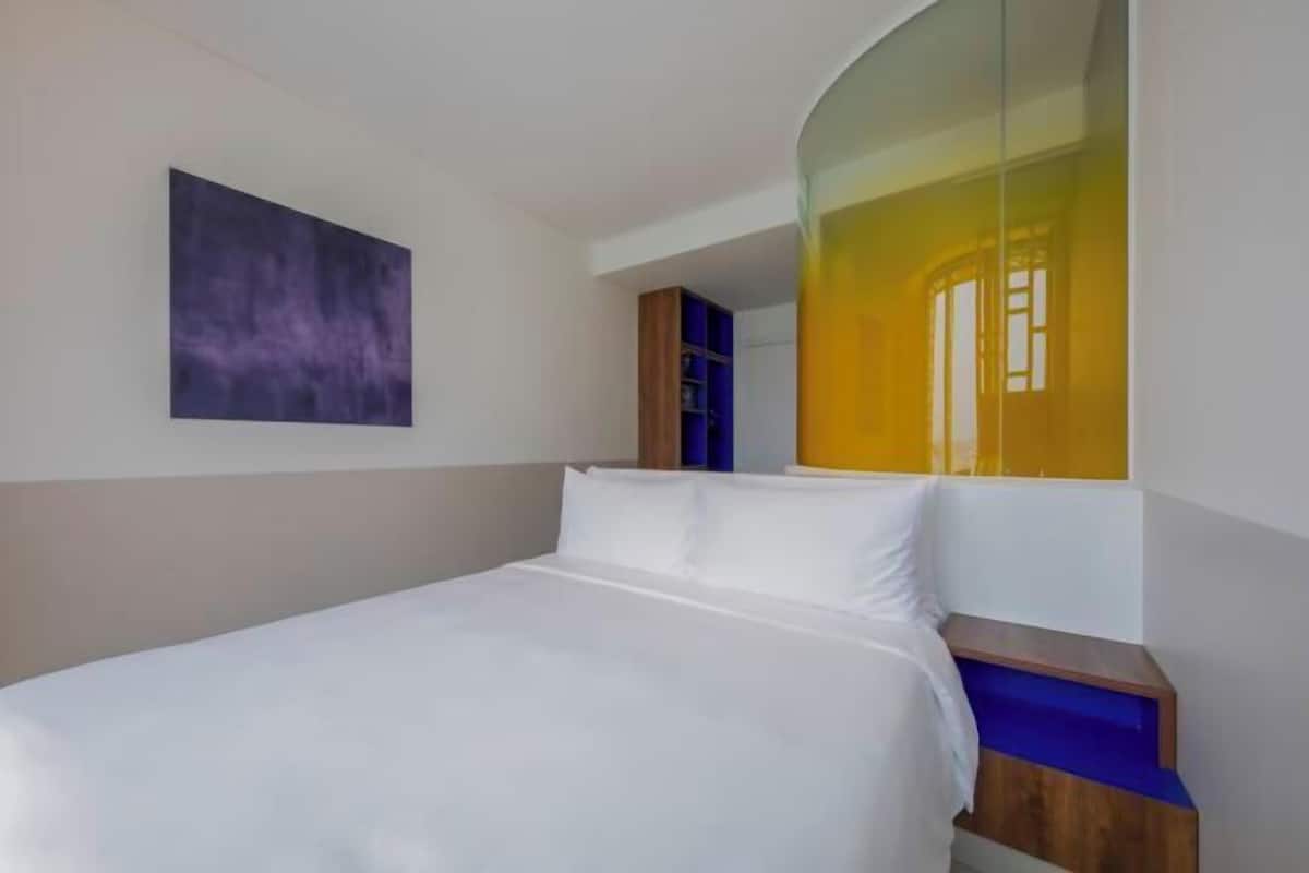 Roupas de cama premium, camas Select Comfort, cofres nos quartos